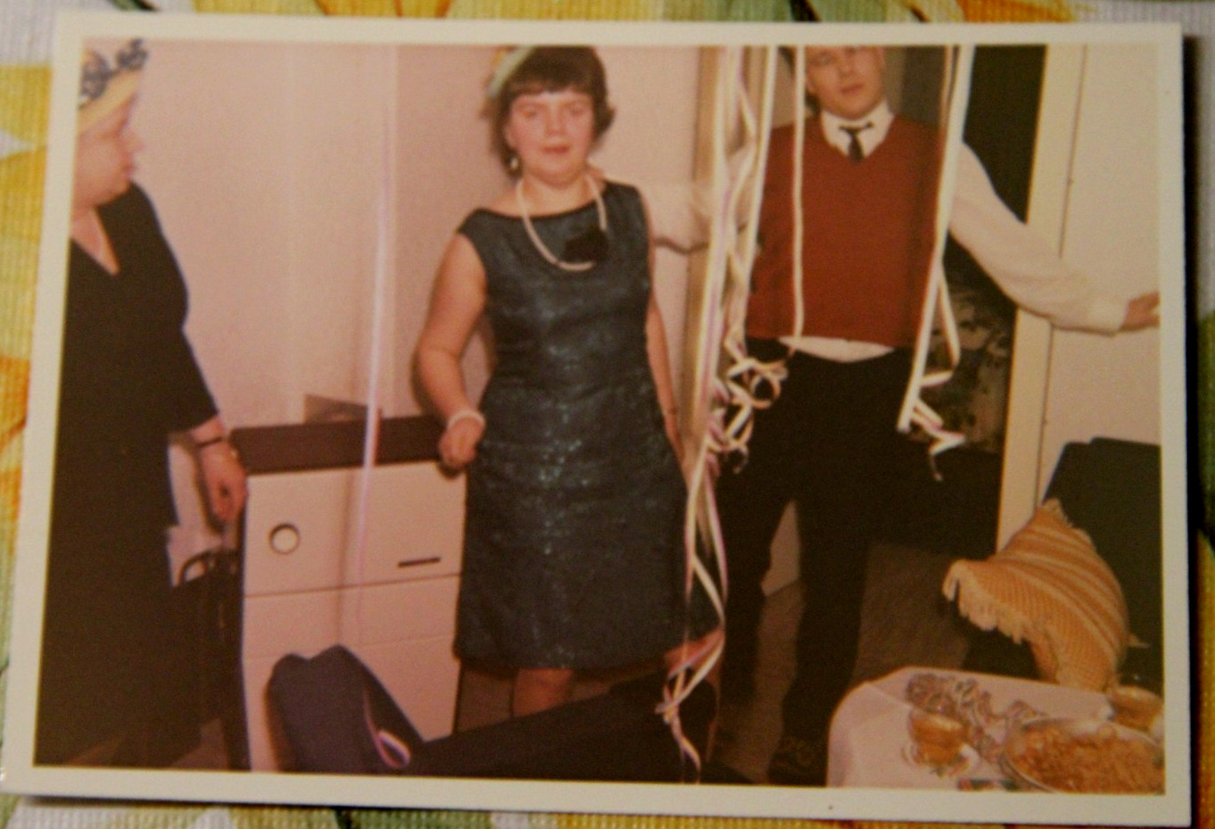 Photo 1974 woman girl 9×12.5cm carnival vintage AL