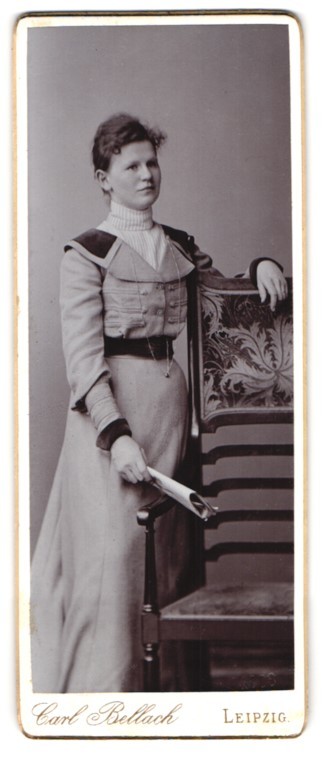 Photograph Carl Bellach, Leipzig, Gellertstrasse 12, portrait young lady in Kle