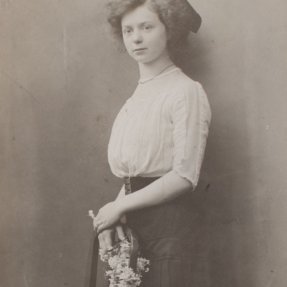 Atelier Wertheim Berlin woman portrait portrait photography early 20th century