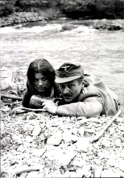 Photo film scene the bridge of Zupanja, D 1975, scene with Sonja… – 10614255