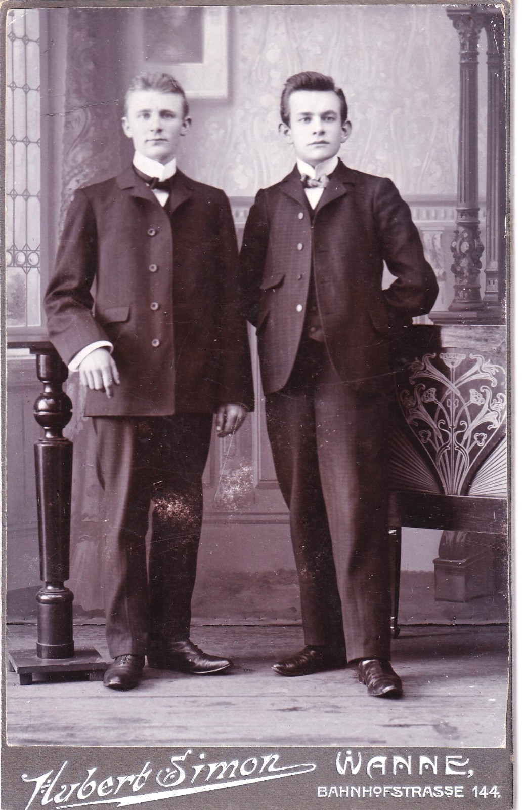 orig. CDV photo – 2 young men – 1907 tub – Hans Winter – 16.5×10.5 cm unique