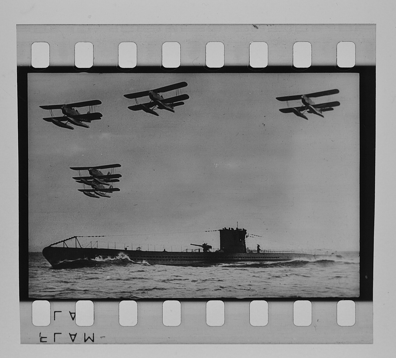 Old Slide Celluloid Film 4×3.5 cm – Aircraft Aircraft Over Submarine Submarine