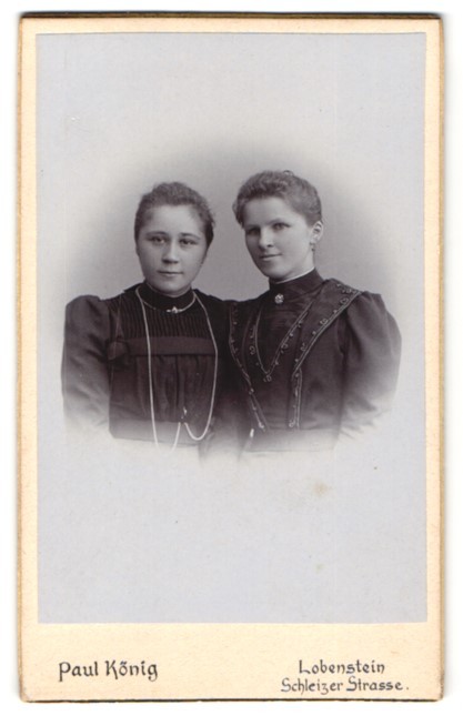 Photograph Paul König, Lobenstein, Schleizer Strasse, portrait of two women