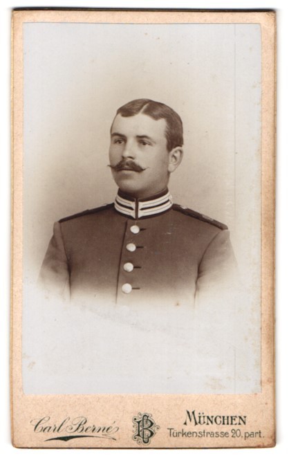 Photograph Carl Berné, Munich, Türkenstrasse 20, portrait soldier in uniform mi