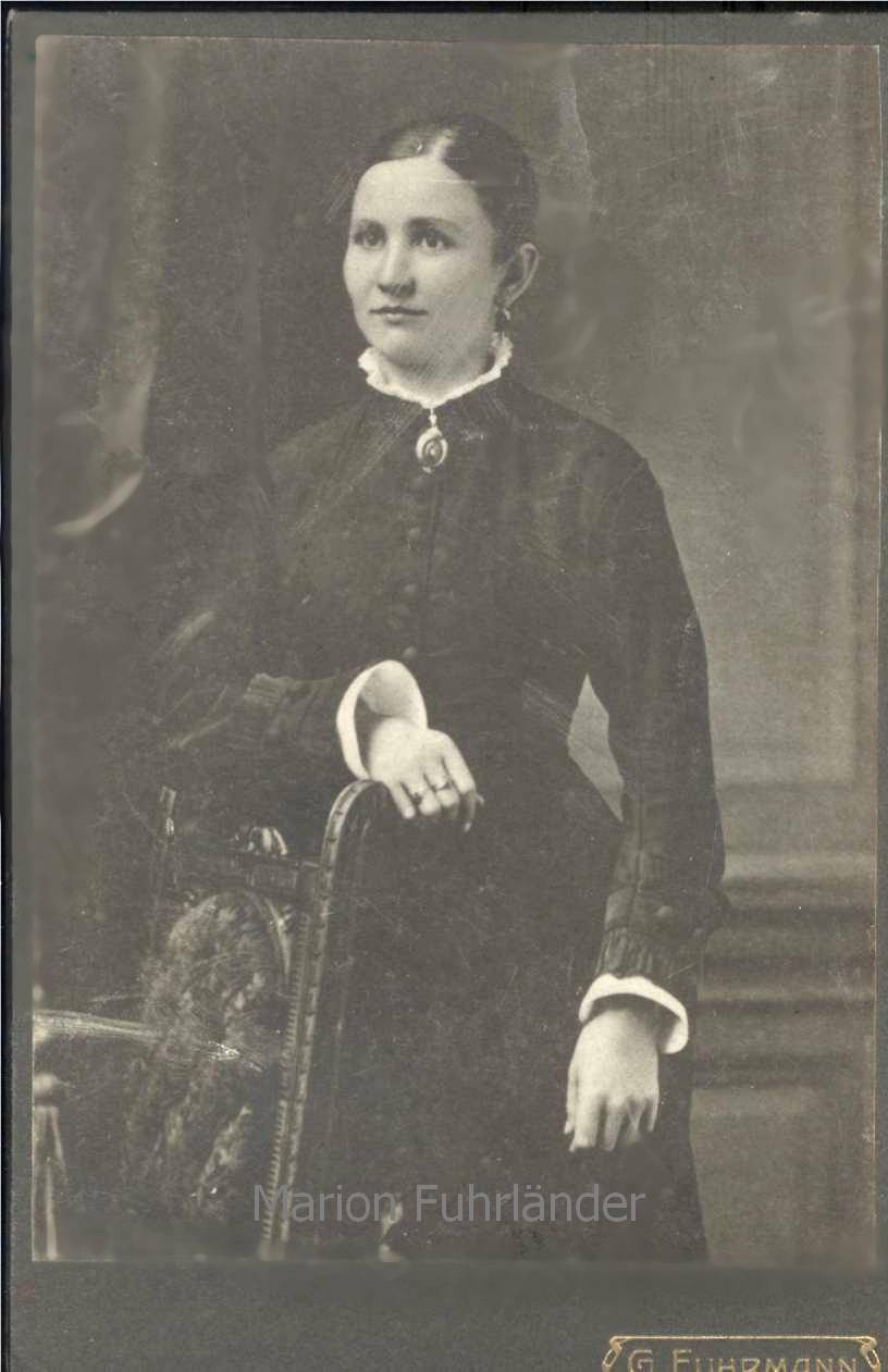 A beautiful woman around 1900, black and white, studio Samson & Co. Frankfurt/M 16.5×10.5 cm