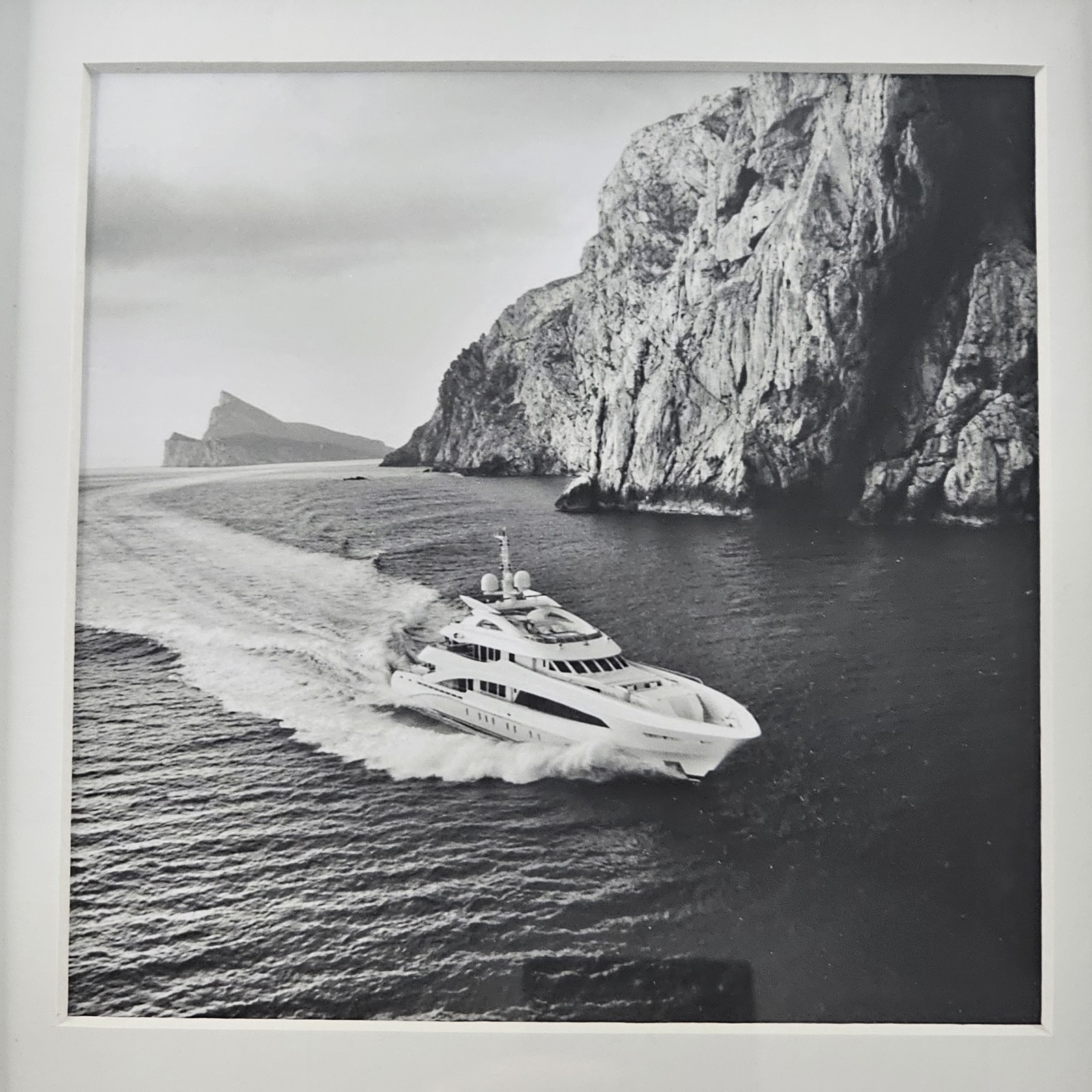 Framed B&W Photo Print Private Yacht Luxury Real Estate Office 10.2″×10.2″ READ⬇