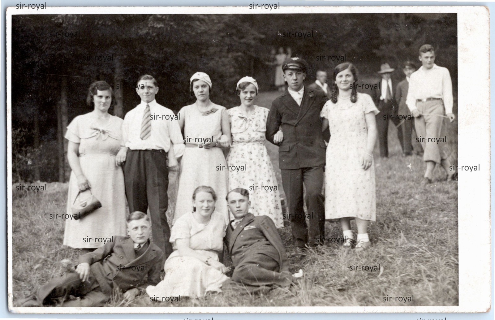 Farnroda near Eisenach 1930s – young people in a meadow – photo postcard 14x9cm