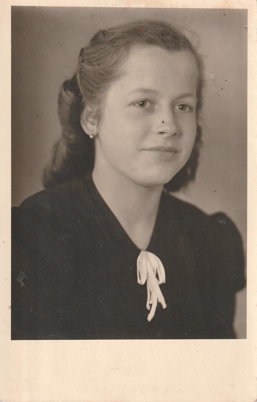 Photo postcard beautiful girl portrait snapshot 1950s
