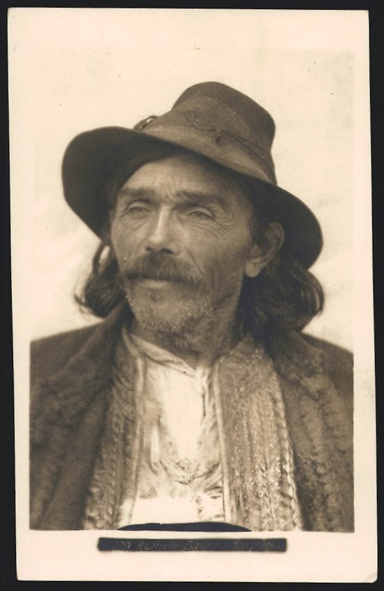 Photograph Ukraine / Belarus, portrait Ruthene in costume