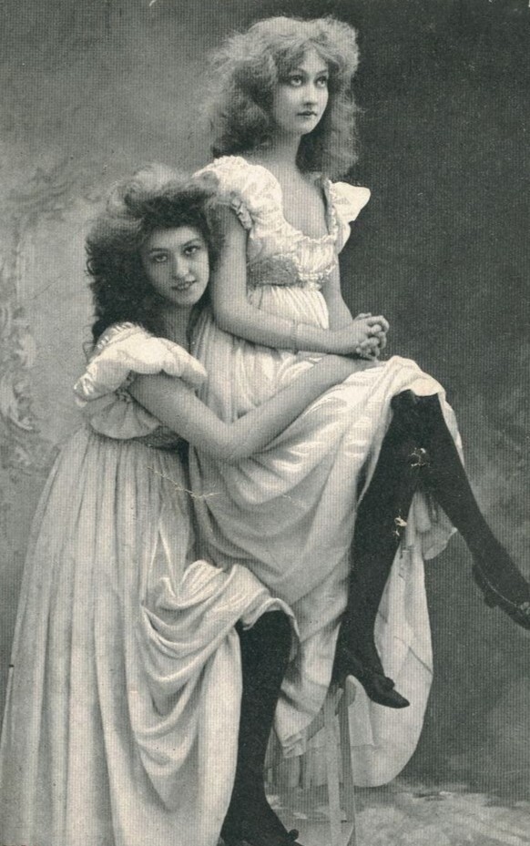5##Photo negative film -Vintage- Kissing women – Lesbian couple – Love – Kiss