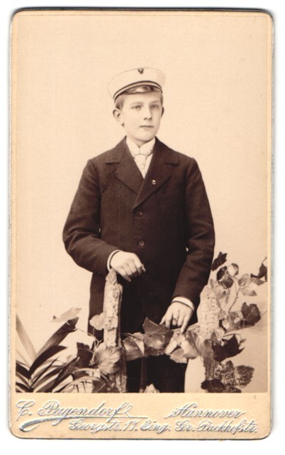 Photograph C. Pagendorf, Hanover, Georgstr. 17, boy in peaked cap