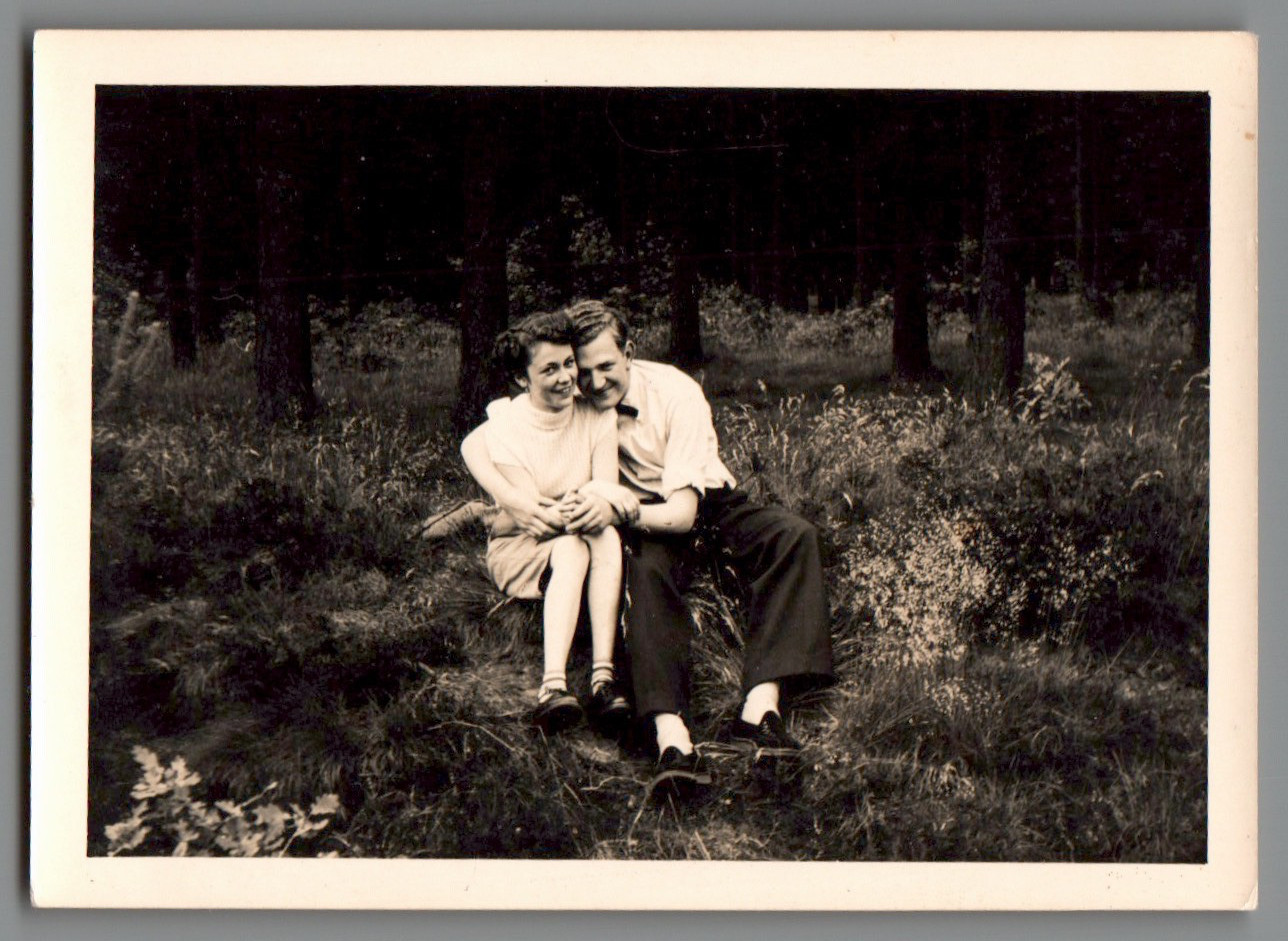 2 Photos Man with Two Women Forest Leisure Trip 1930s Vintage (F1163)