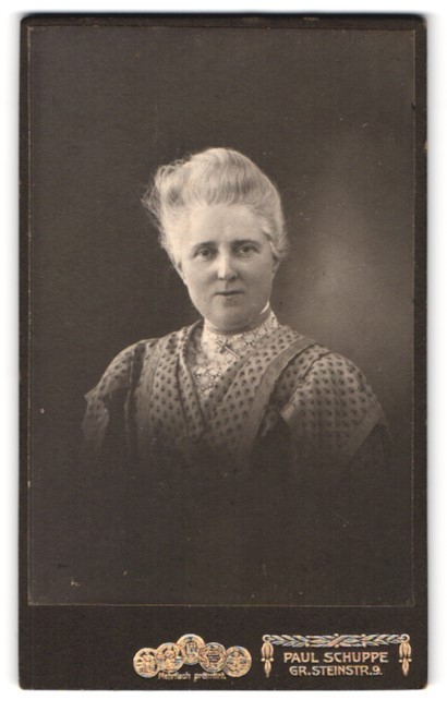 Photography Paul Schuppe, Halle/Saale, size Steinstr. 9, Portrait Grandmother m