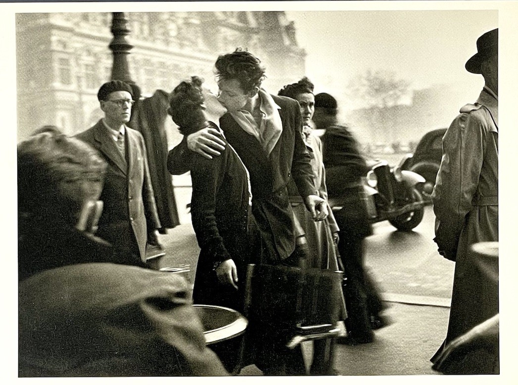 Kiss By The Hotel De Ville Paris 1950 By ROBERT DOISNEAU Fotofolio Art Card 1983