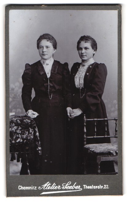 Photography studio Seeber, Chemnitz, Theaterstr. 22, Two Ladies In Elegant Ga