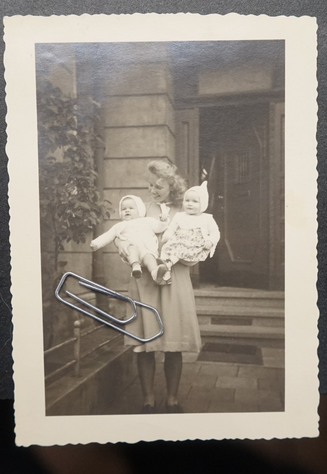 Photo Portrait Young Woman Mother Toddlers Babies Twins 1971 Regensburg Picture
