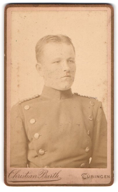 Photograph Christian Barth, Tübingen, Gartenstrasse 7, officer in overskirt
