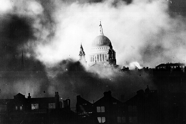 New World War II Photo: Saint St. Paul’s Cathedral during London Raid – 6 Sizes!