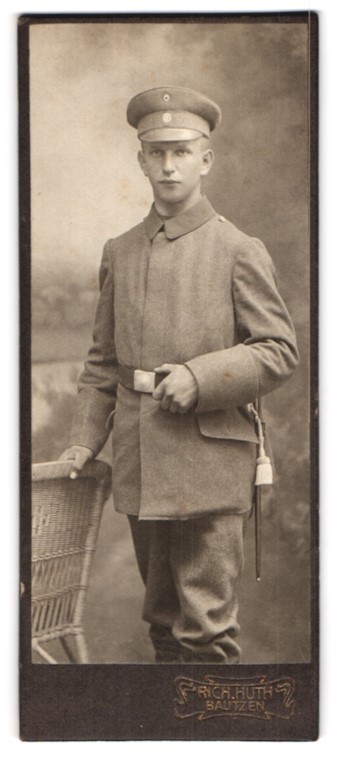 Photograph Rich. Huth, Bautzen, Young Soldier in Field Grey with Bayonet and Port