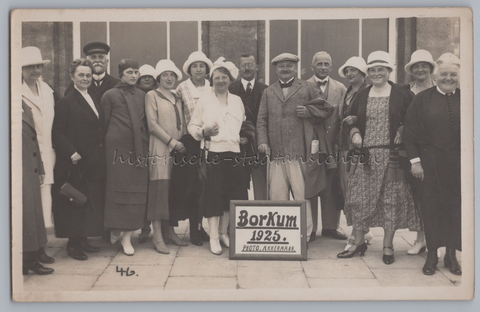 Borkum 1925 – Photographer Akkermann – Group Shot Tourists – Photo 1920s