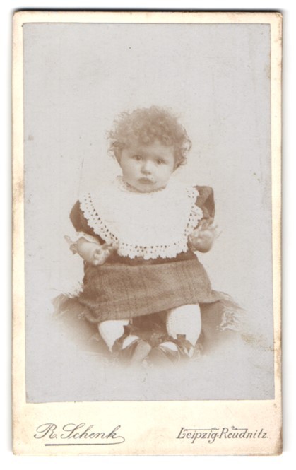 Photograph R. Schenk, Leipzig-Reudnitz, Wurznerstr. 7, Portrait of a Little Ki