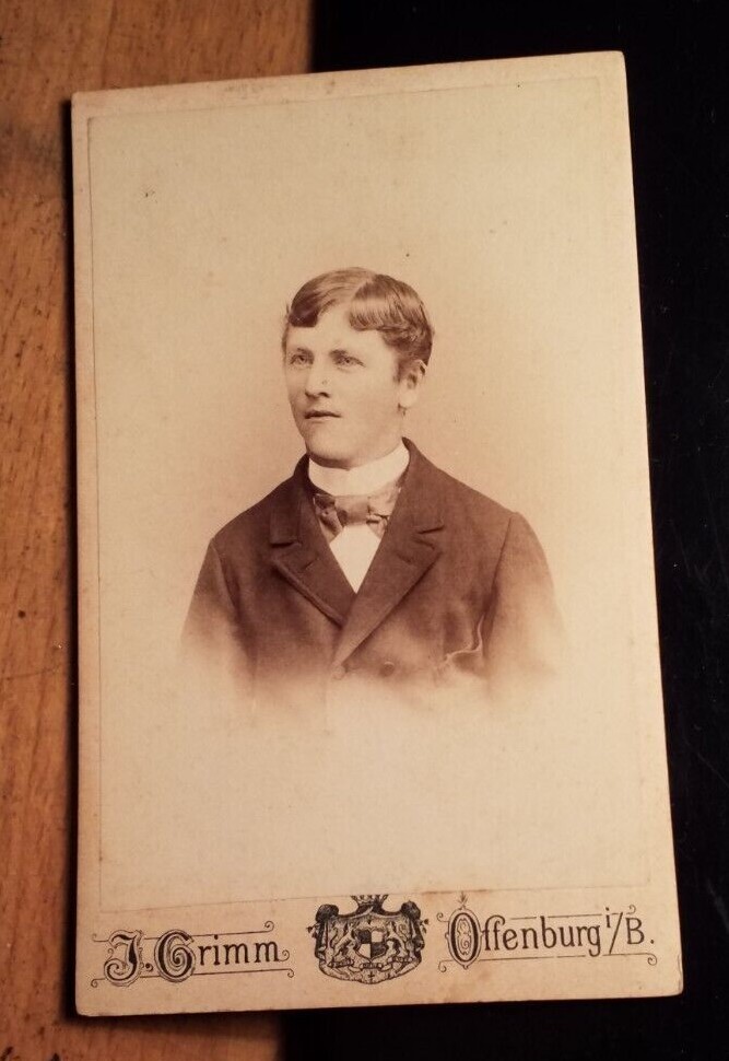 young man – portrait / CDV J. Grimm Offenburg i. B.