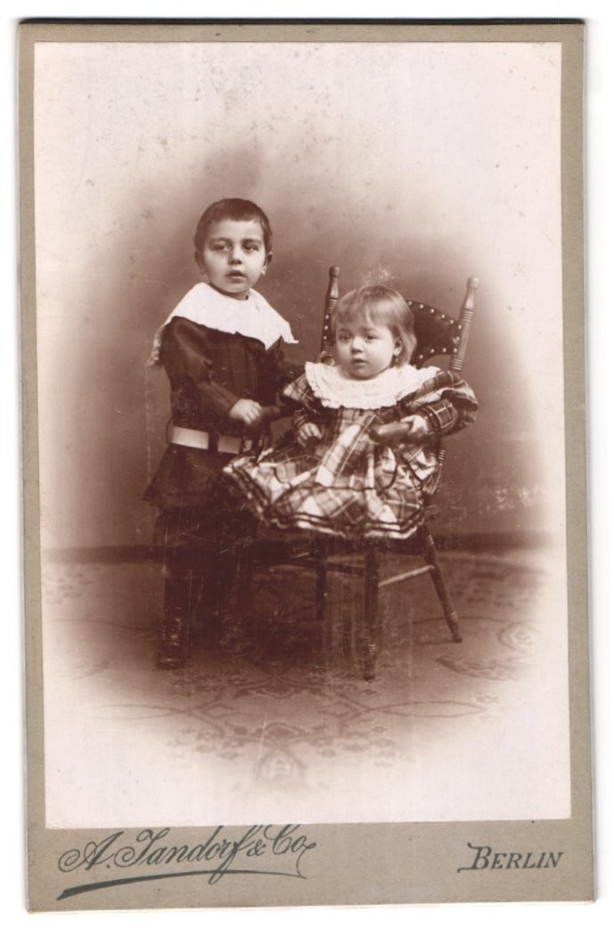 Photograph A. Jandorf & Co, Berlin, Brunnen-Str. 19-21, brother and sister in