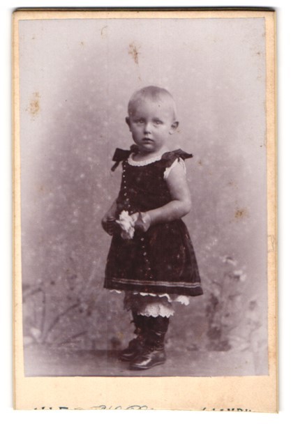 Photograph H. Pickenpack, Kiel, Knooperweg 110, little child in dress with flower