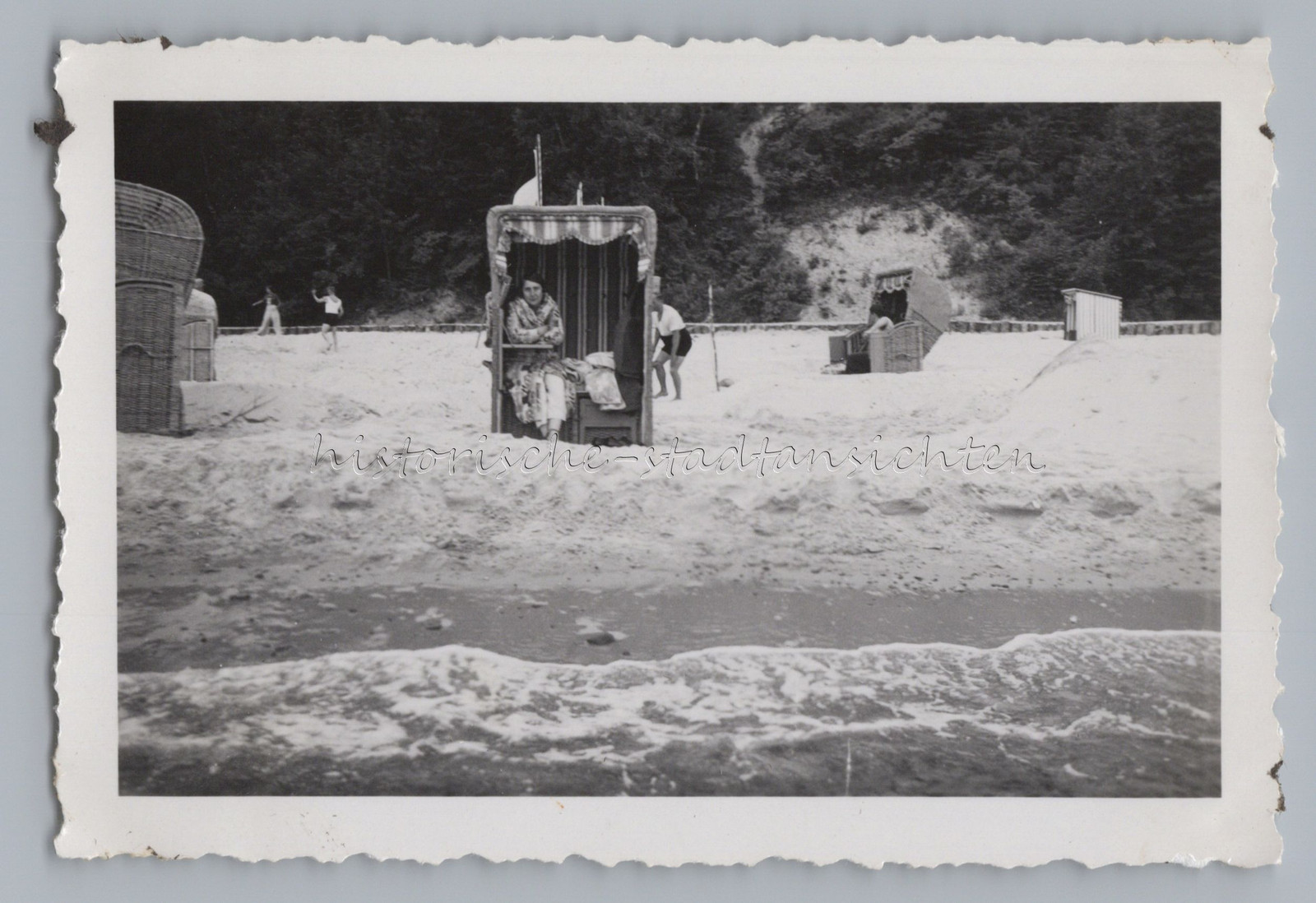 Sellin 1935 – Woman Freezing in Beach Chair – Old Photo 193e0r