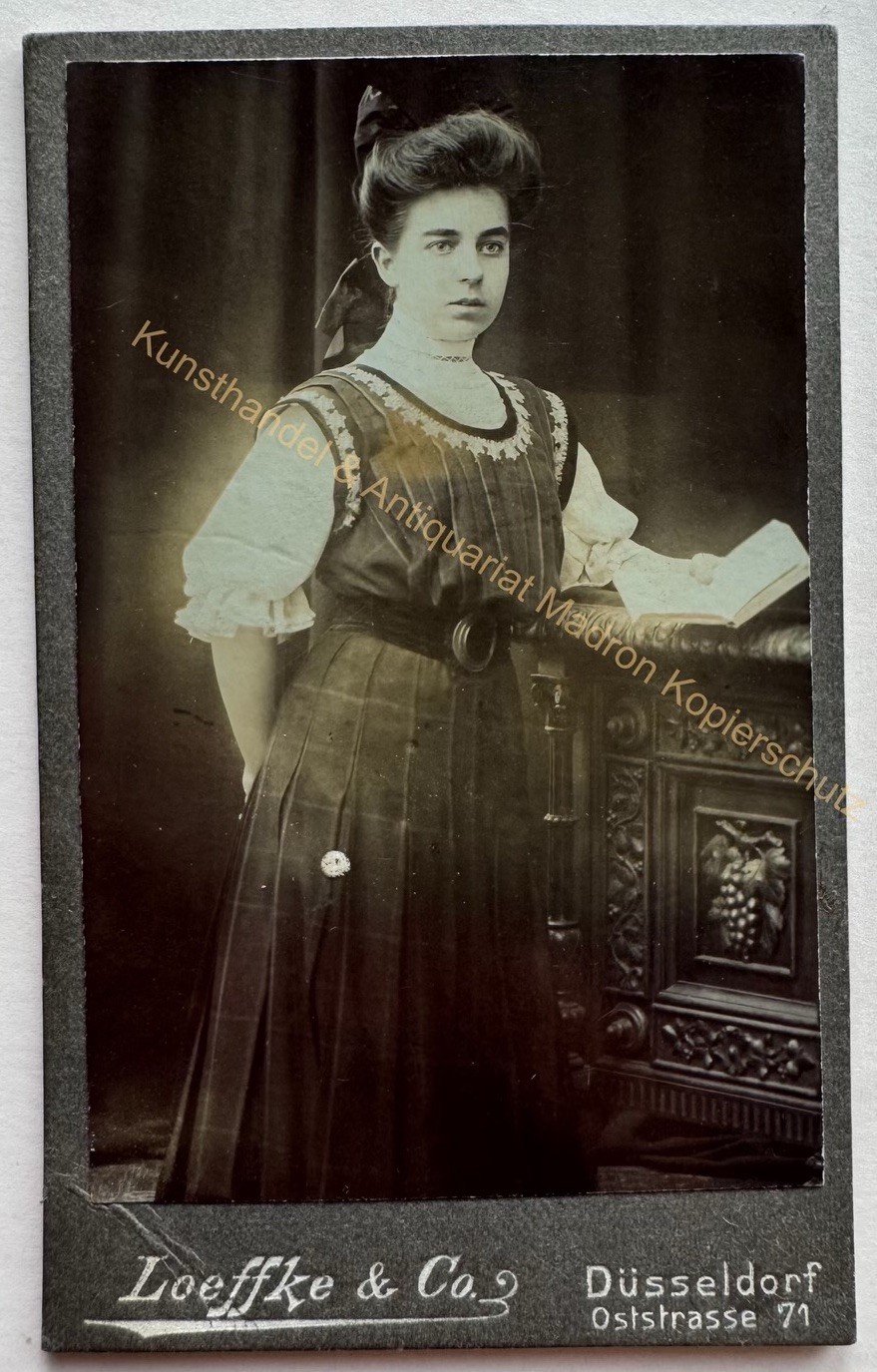 orig. CDV photo photograph old picture woman lady fashion around 1890 Düsseldorf Loeffke