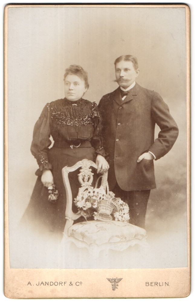 Photograph A. Jandorf & Co., Berlin, Spittelmarkt 16/17, man with parting and