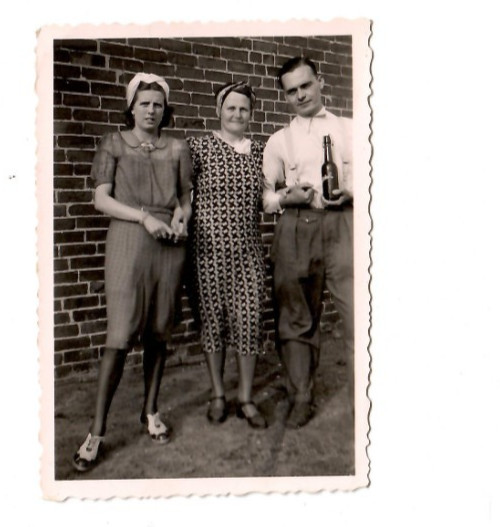 13181- Photo Memory * Women, Man, Wine, Fashion * 1942