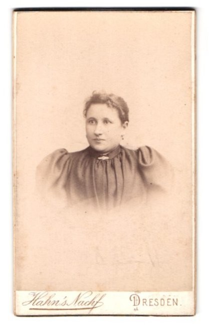 Photograph Hahn’s Nachf., Dresden, Orphanage Str. 16, Portrait Lady in Biederm