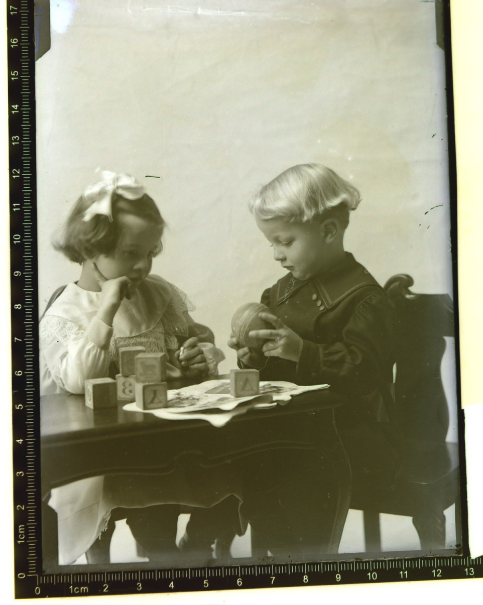 Antique Photograph Glass Negative Children & Toys – Playing with Blocks @ 1919