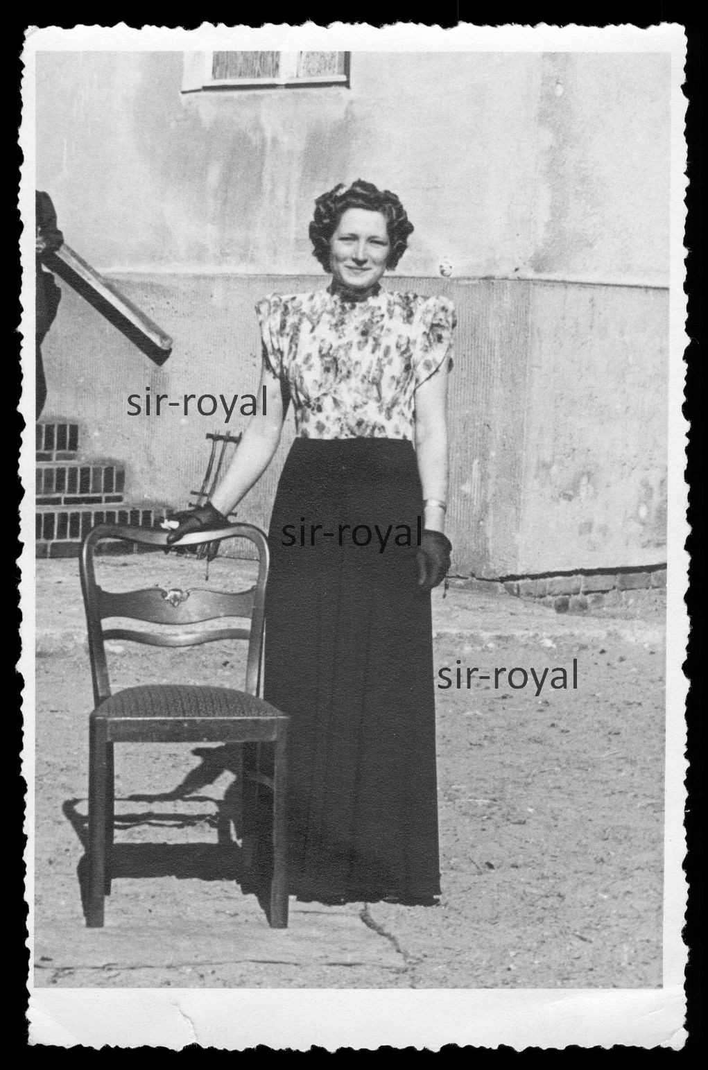 Pretty Woman with Mesh Gloves – Photo 8x13cm