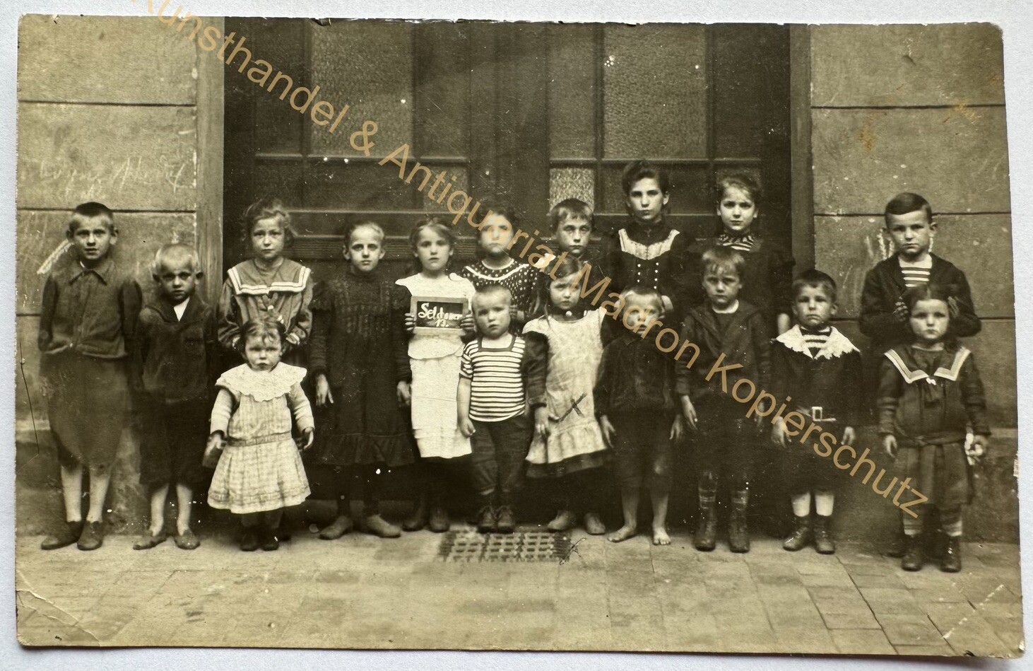 orig. Photo postcard Berlin Neukölln children poverty orphans rental barracks 1912 girls