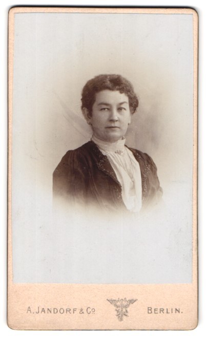 Photograph A. Jandorf & Co., Berlin, older lady with raised eyebrow