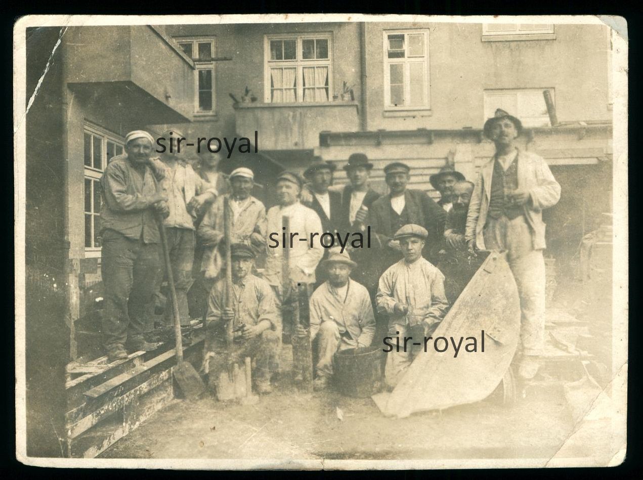Bauarbeiter mit Baggerschaufel – 1920er Handwerker Zimmermann Beruf Foto 10x8cm