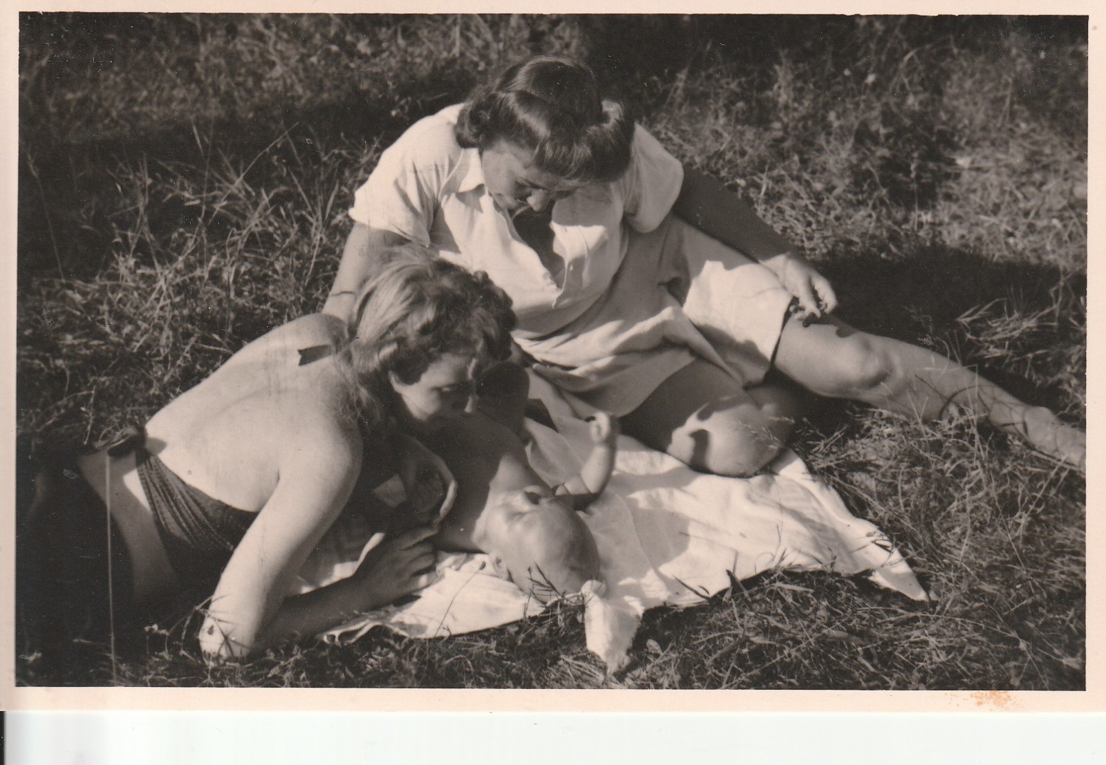 Photo postcard beautiful woman mother with child snapshot 1950s-2