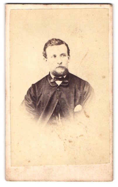 photograph bearded gentleman with crossbinder