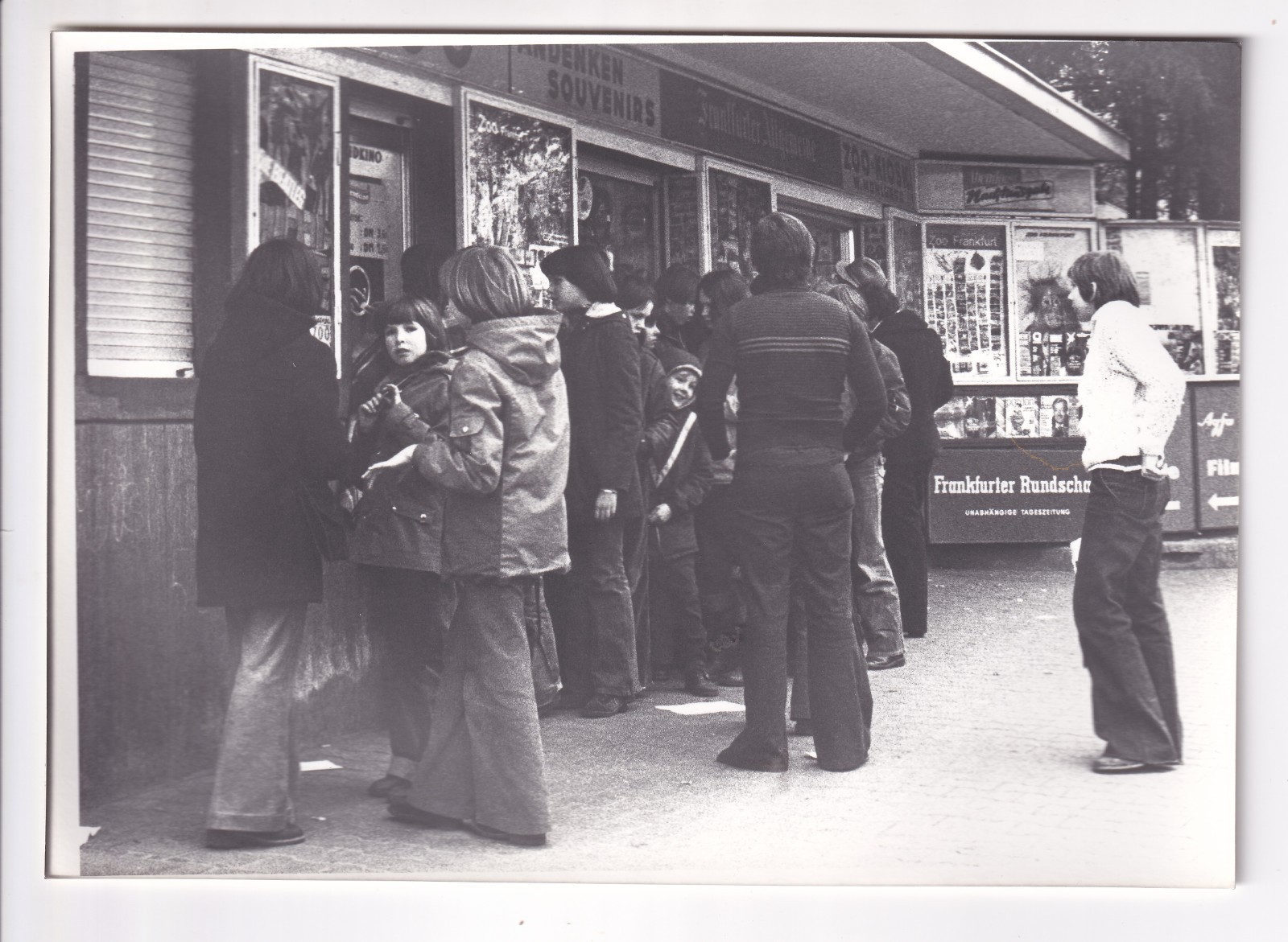 Frankfurt Main around 1975: Kiosk at the Zoo with Admission Ticket Sale, SW 13/18