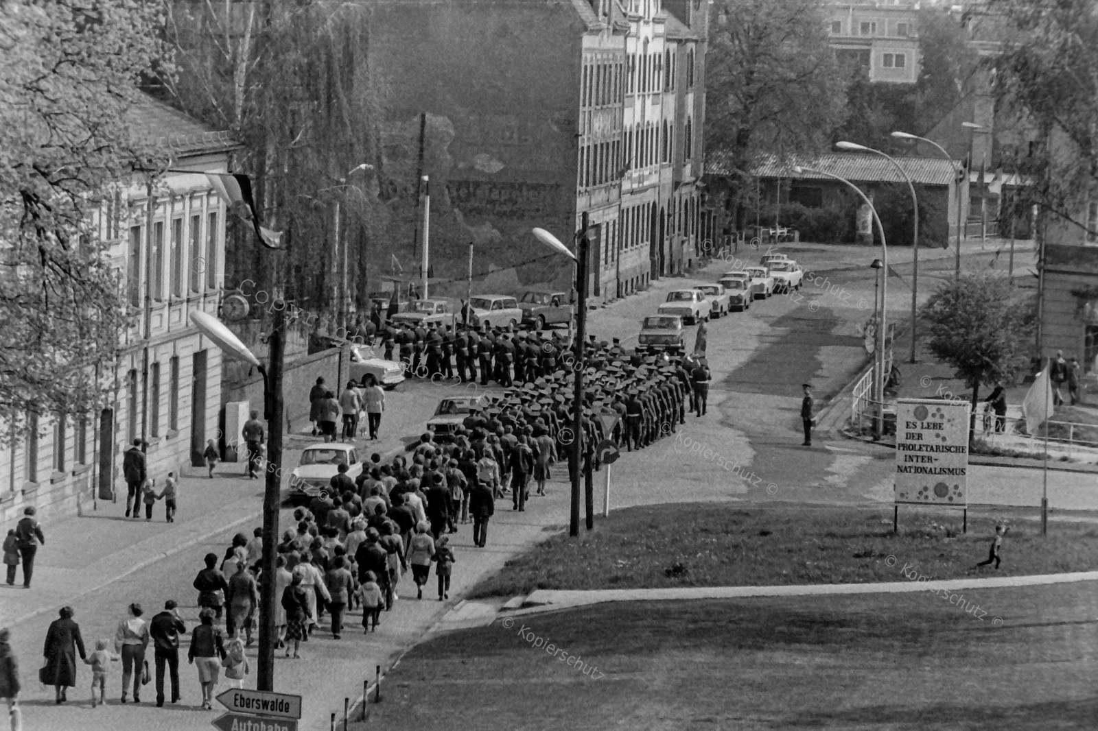 Photo print approx. 13x18cm parade Soviet GSSD German Democratic Republic Bernau #RUS-AM3-618r