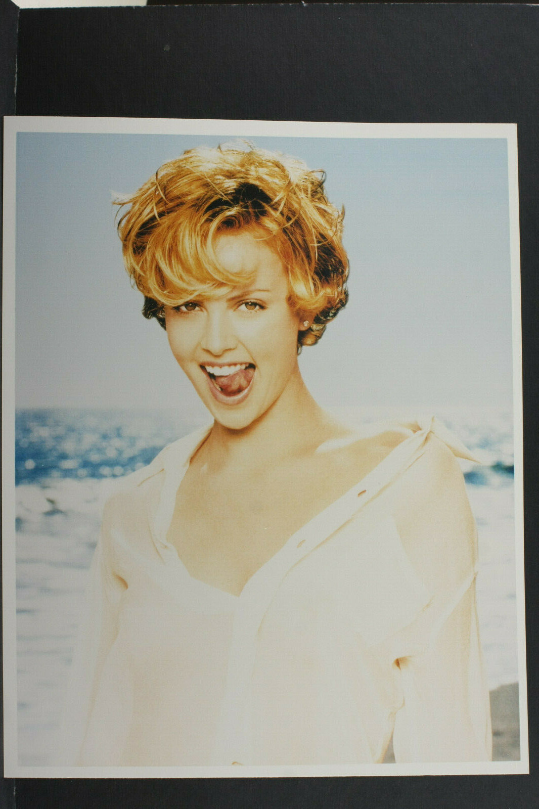 Charlize Theron Licking Actress Beach Scene – 8×10″ Photo Print Pre-2012 L1143J