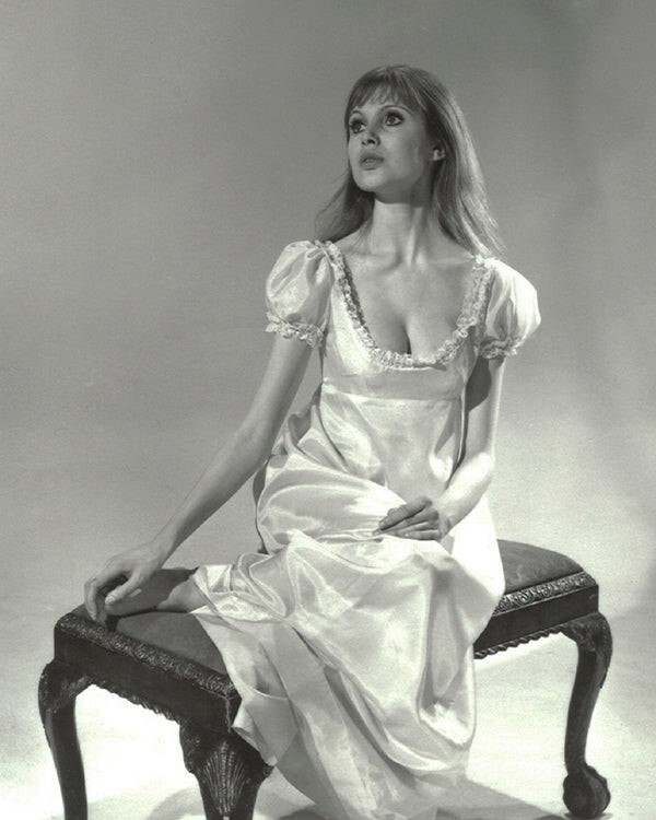 Madeline Smith Vampire Lovers barefoot in negligee Hammer Horror 8×10 Photo