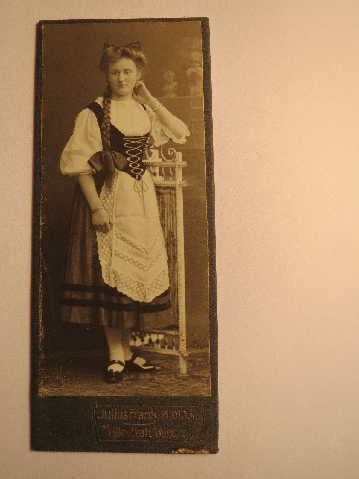 Lilienthal and Worpswede – standing girl with braid in costume? Backdrop / CDV