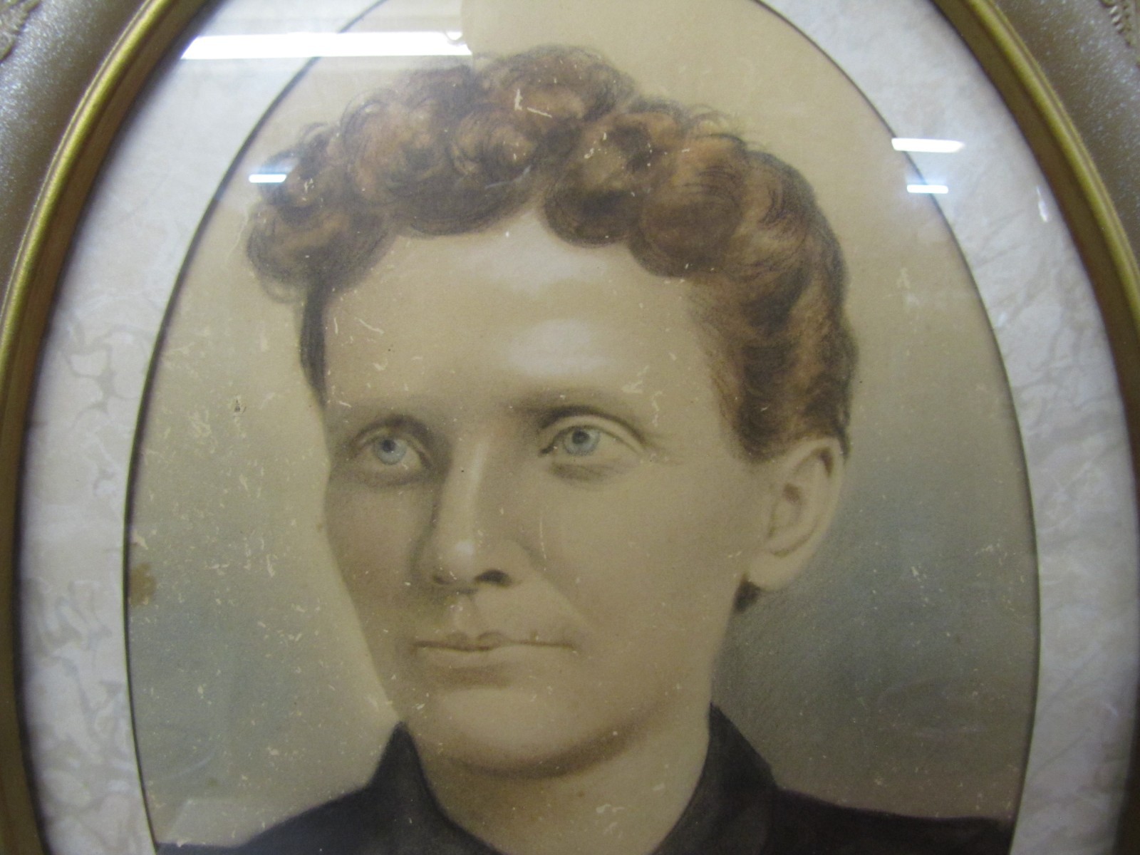 Beautiful Oval Framed Antique Portrait of a Woman