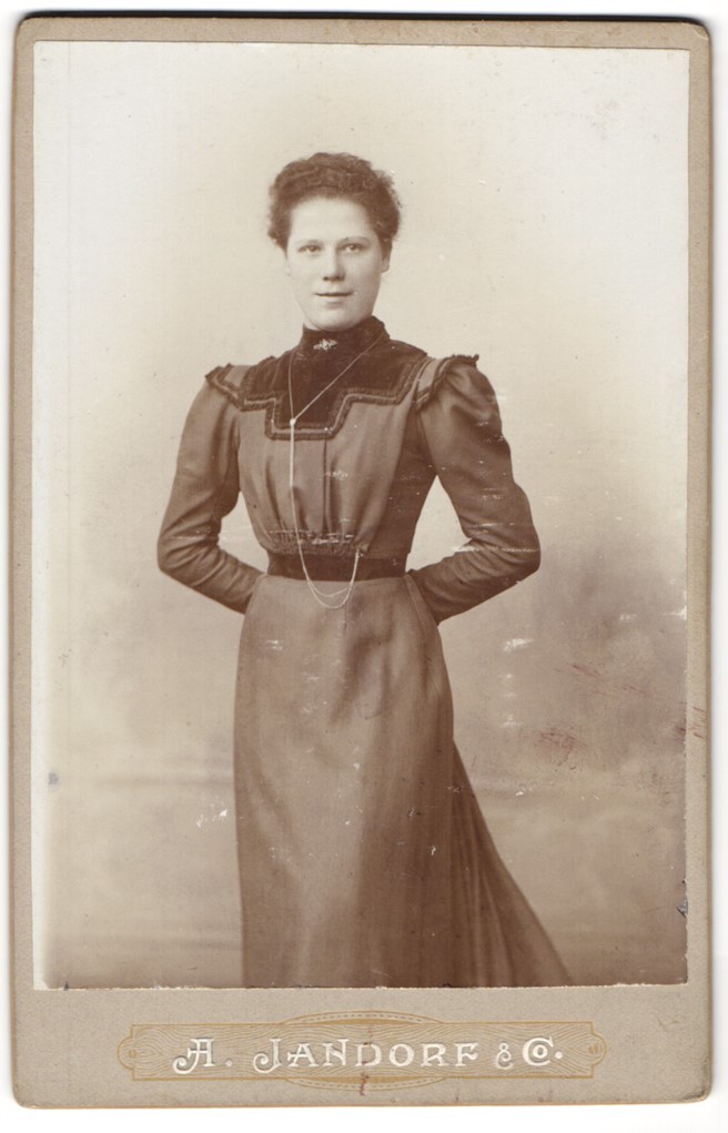 Photograph A. Jandorf & Co., Berlin, Belle Alliance Str. 1/2, Young Woman in El