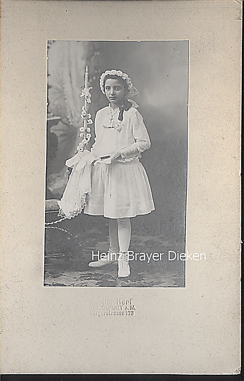 1900, Junges Mädchen Kommunion, schw-w., ca. 10 x16 cm, Atelier: Herf Frankfurt