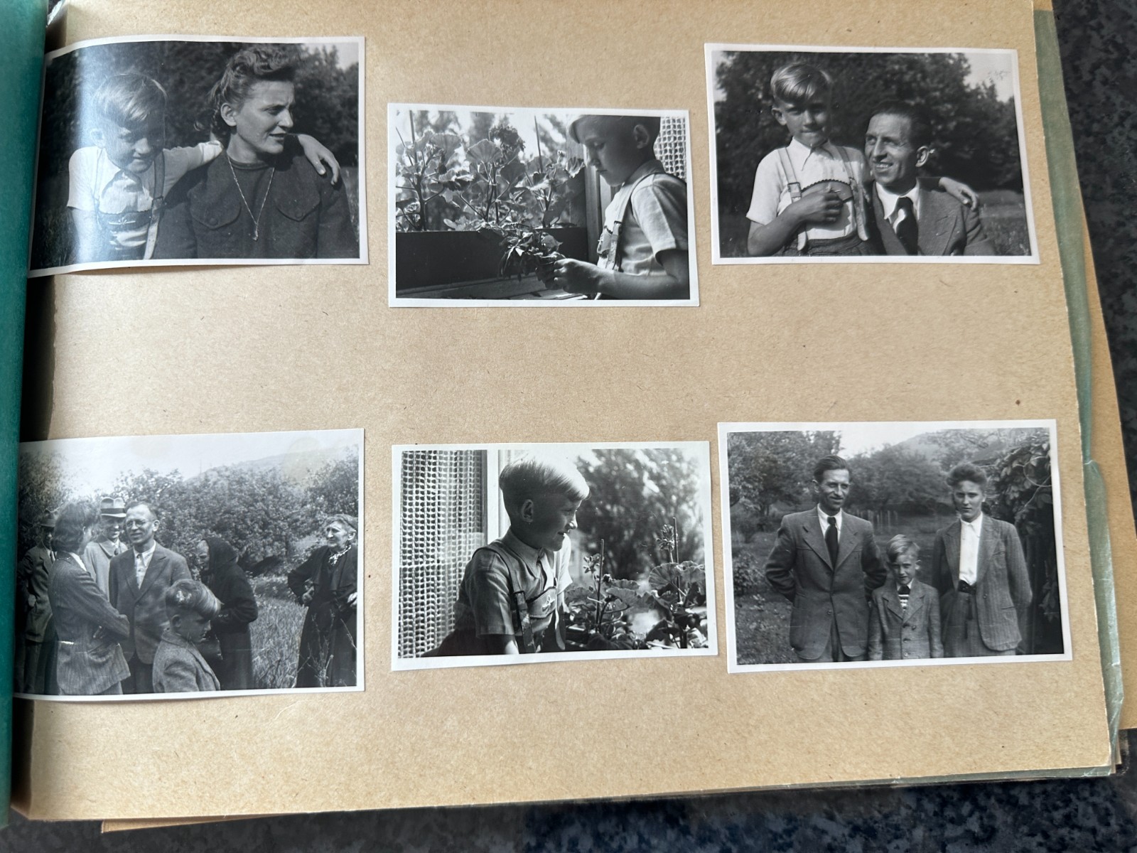 Old Photo Album Civilian with Flaws, Family Pre 1945 /27