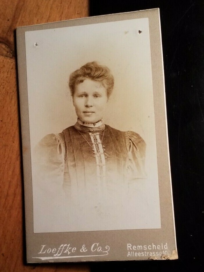 Young beautiful woman portrait/CDV Loeffke & Co. Remscheid